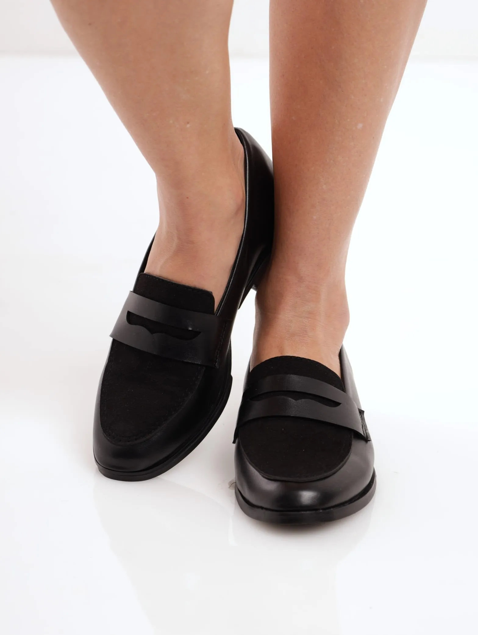 Ladies Contrast Fabric Cut Out Strap Loafer - Black