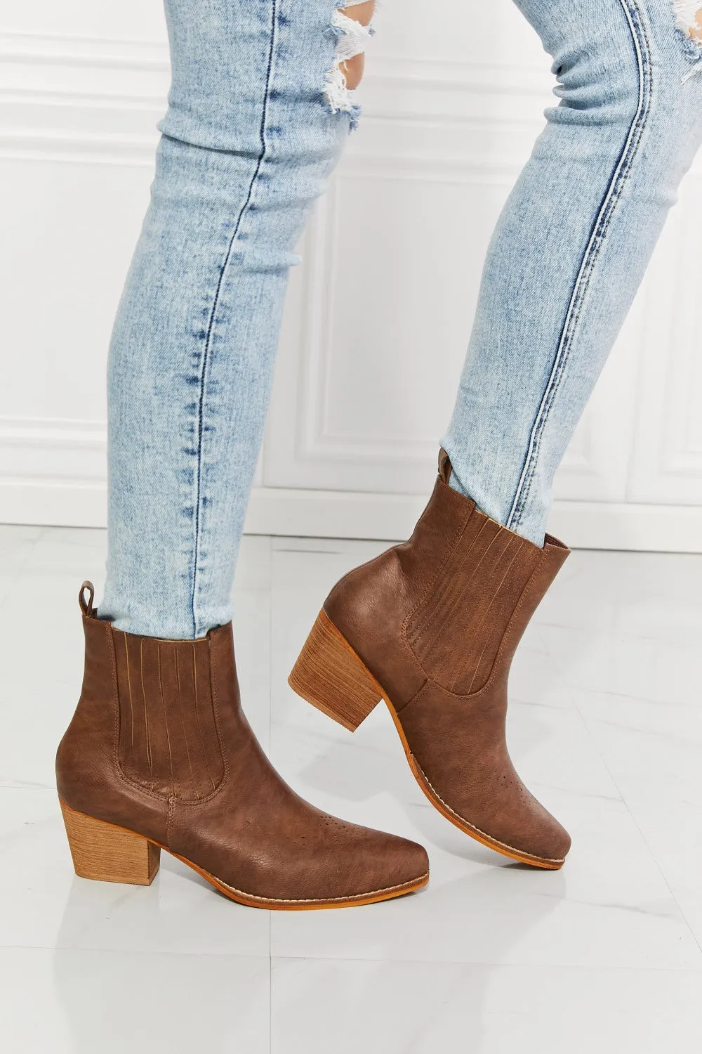 Love the Journey Chelsea Boots – Chestnut