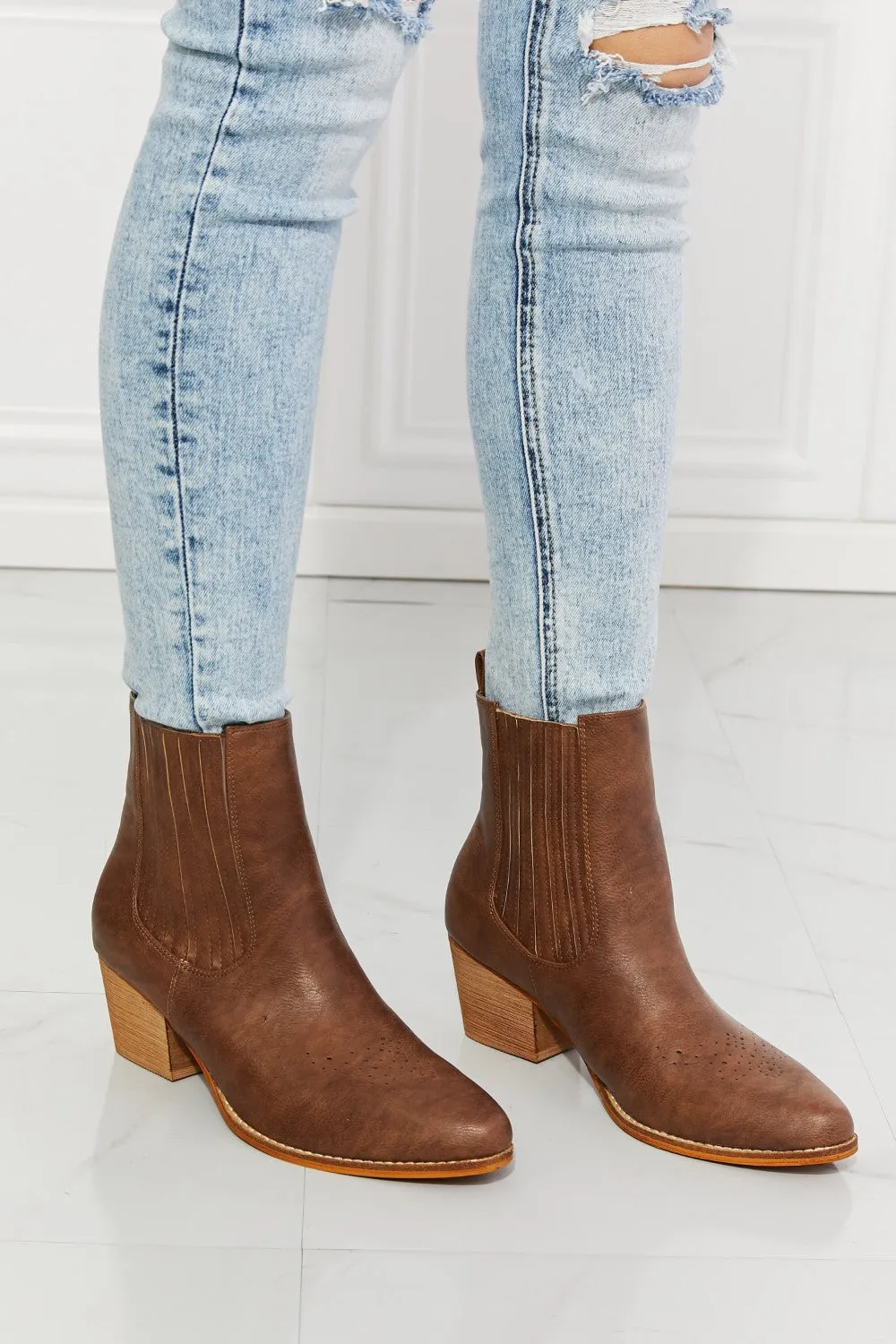 Love the Journey Chelsea Boots – Chestnut