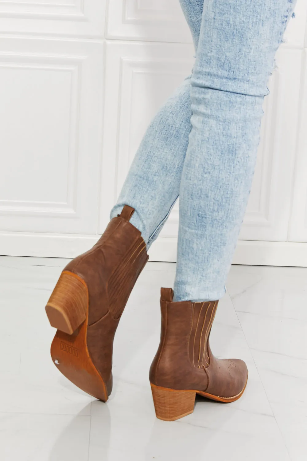 Love the Journey Chelsea Boots – Chestnut