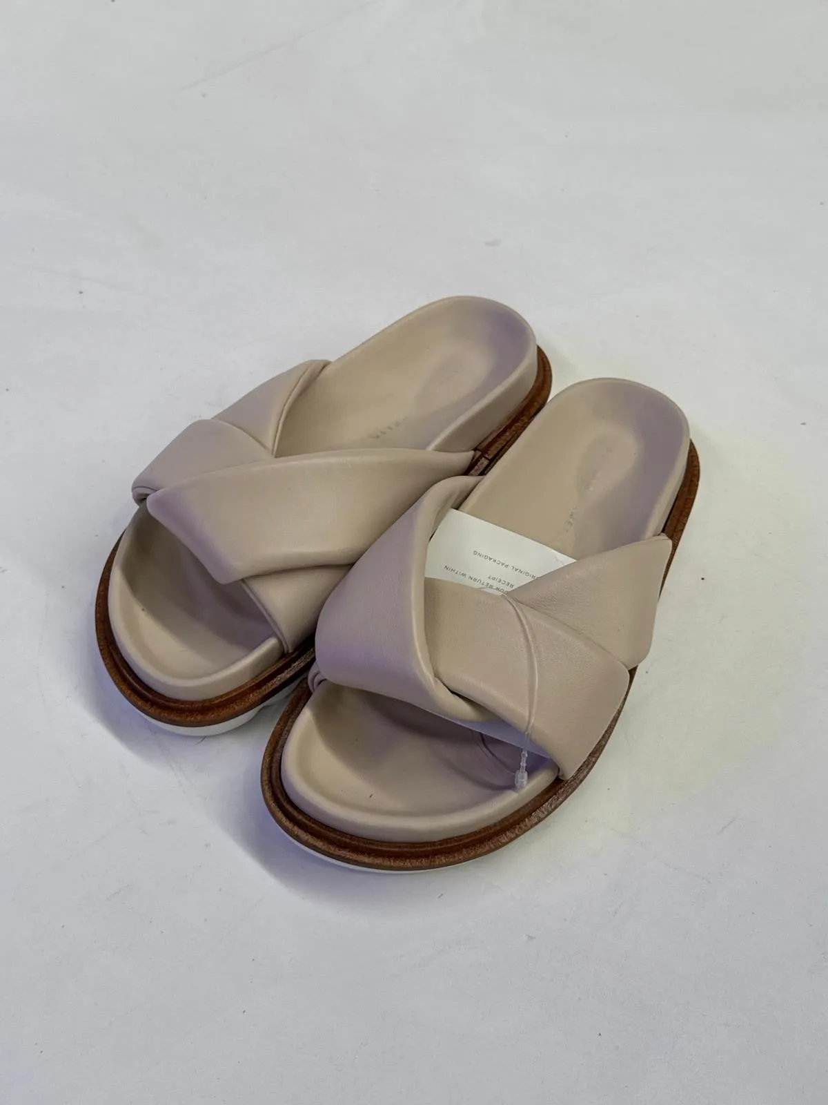 STUDIO AMELIA Crossover Strap Leather Sandal - Beige
