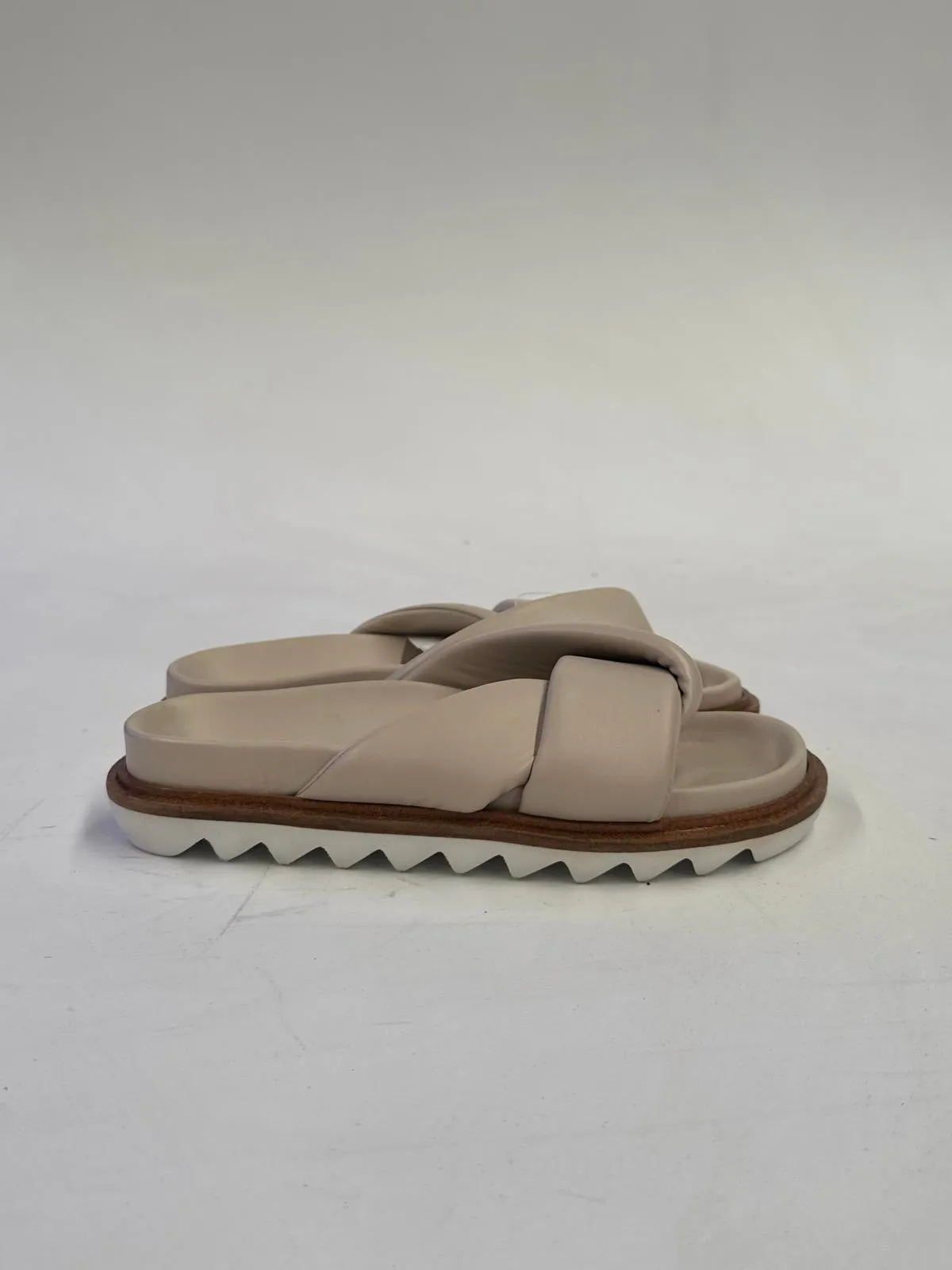 STUDIO AMELIA Crossover Strap Leather Sandal - Beige